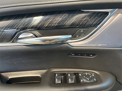 Used 2020 Cadillac XT6 Premium Luxury image 19