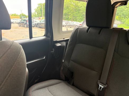 Used 2025 Jeep Wrangler Unlimited Rubicon AWD/4WD image 38