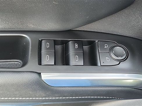 Used 2024 Chevrolet Traverse LT image 17