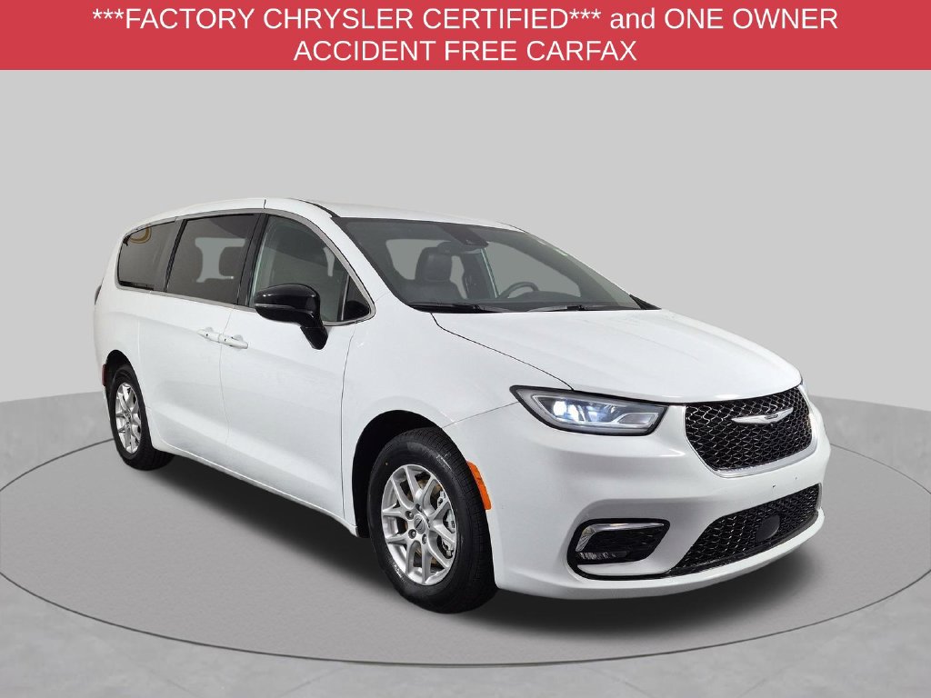 Certified 2025 Chrysler Pacifica Select FWD image 2