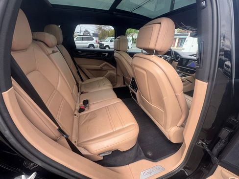 Used 2019 Porsche Cayenne S AWD/4WD image 28