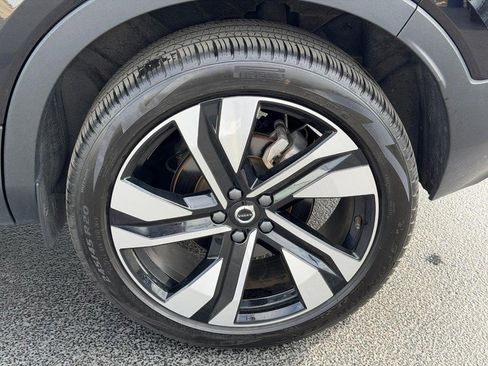 Certified 2025 Volvo XC40 B5 Plus AWD/4WD image 8