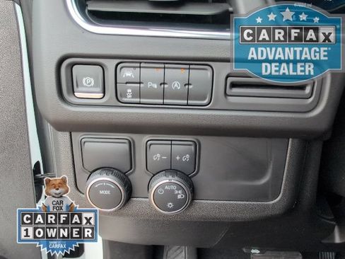Used 2024 Chevrolet Suburban LT RWD image 19
