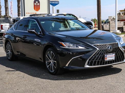 Used 2025 Lexus ES 300h w/ Premium Package FWD image 3