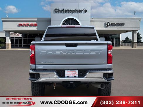 Used 2025 Chevrolet Silverado 2500 LT w/ Convenience Package AWD/4WD image 4