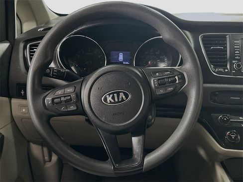 Used 2020 Kia Sedona L image 12