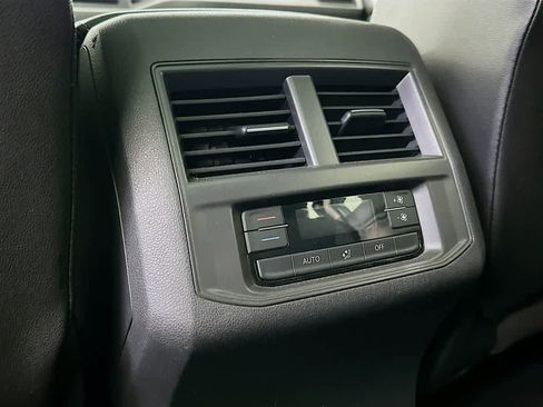 Used 2021 Volkswagen Atlas SE w/ Panoramic Sunroof Package image 13