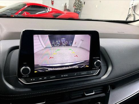 Used 2023 Nissan Rogue SV image 13