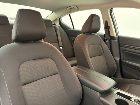 Used 2025 Nissan Altima 2.5 SV FWD image 31