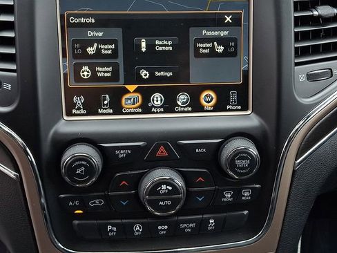 Used 2017 Jeep Grand Cherokee Limited image 16