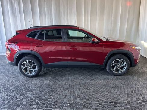 Used 2025 Chevrolet Trax LT w/ Driver Confidence Package FWD image 2