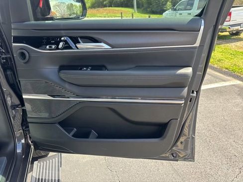 New 2026 Jeep Grand Wagoneer Summit AWD/4WD image 9