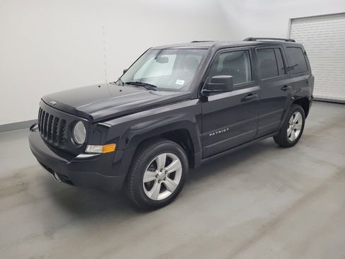 Used 2017 Jeep Patriot Latitude FWD image 2
