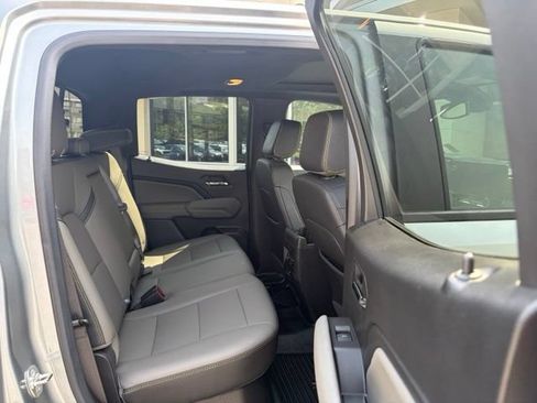 Used 2024 Chevrolet Colorado ZR2 w/ ZR2 Convenience Package III AWD/4WD image 28