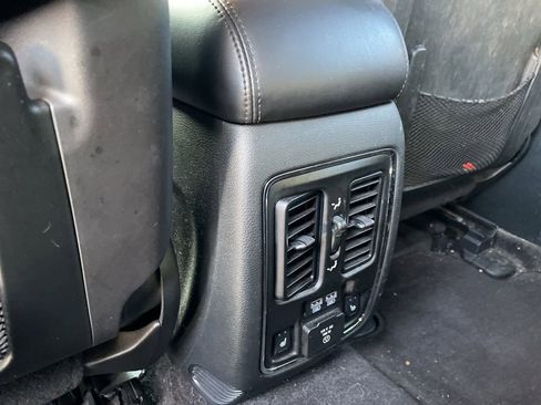 Used 2018 Jeep Grand Cherokee Limited image 27