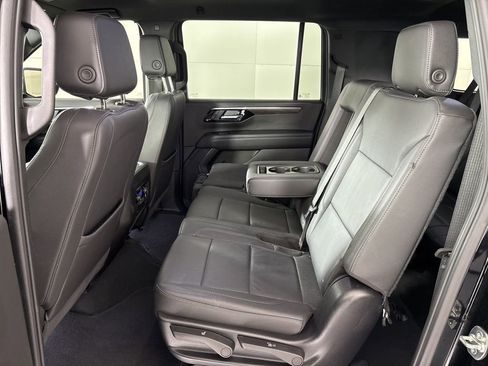 Used 2025 Chevrolet Suburban Z71 image 22