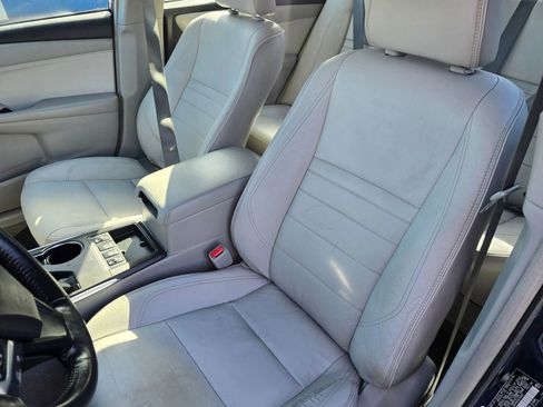 Used 2016 Toyota Camry XLE image 19