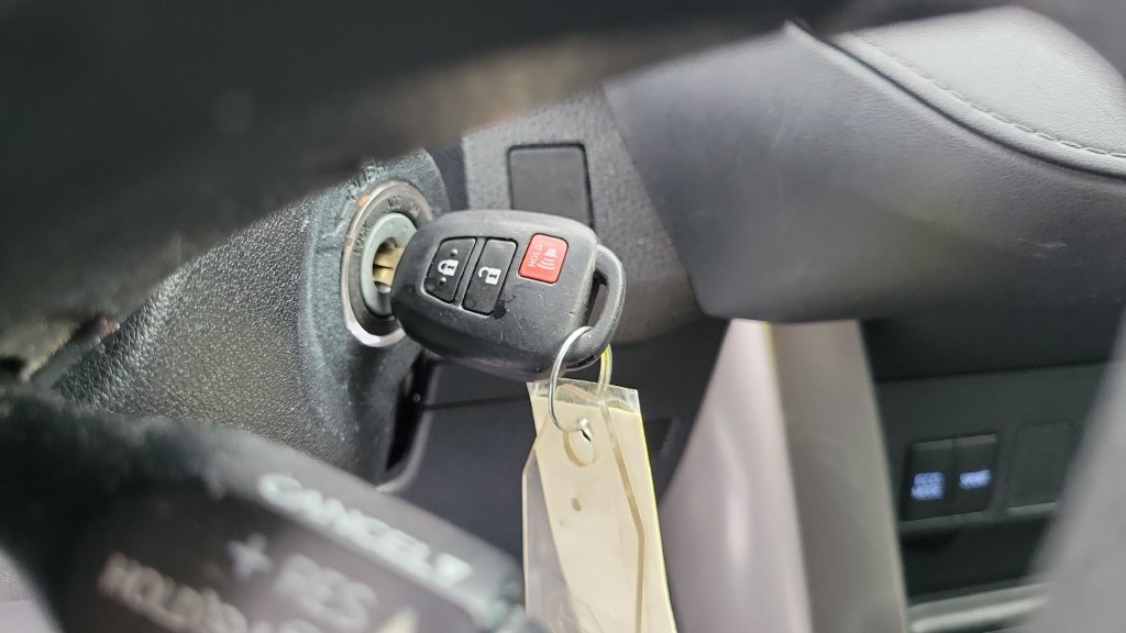 Used 2018 Toyota RAV4 LE FWD image 22