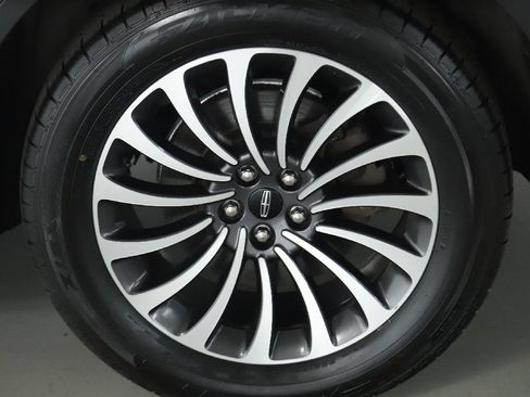 Certified 2023 Lincoln Aviator Reserve AWD/4WD image 40
