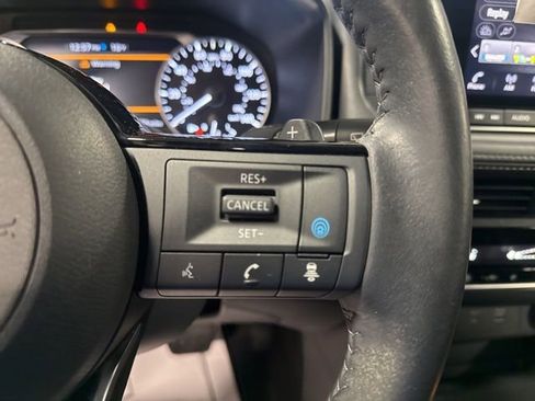 Used 2023 Nissan Rogue SV w/ SV Premium B Package image 17