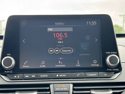 Used 2024 Nissan Altima 2.5 SV FWD image 11