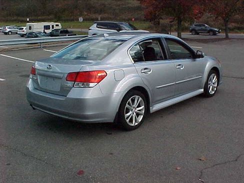 Used 2014 Subaru Legacy 2.5i Premium AWD/4WD image 9