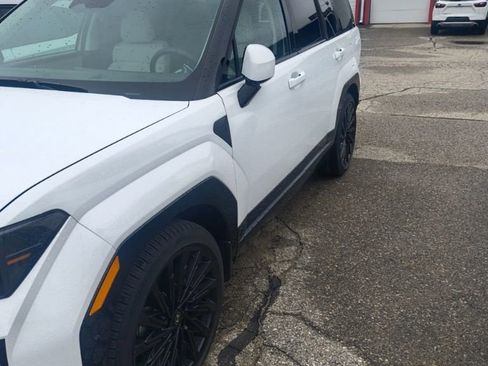 Used 2025 Hyundai Santa Fe Calligraphy image 3