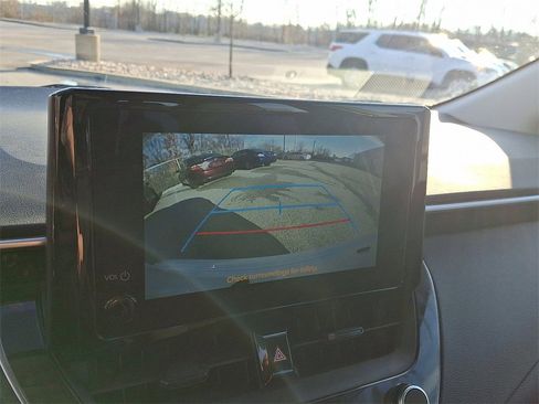 Used 2023 Toyota Corolla LE image 4