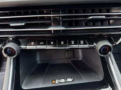 Used 2026 Chevrolet Traverse LT image 19