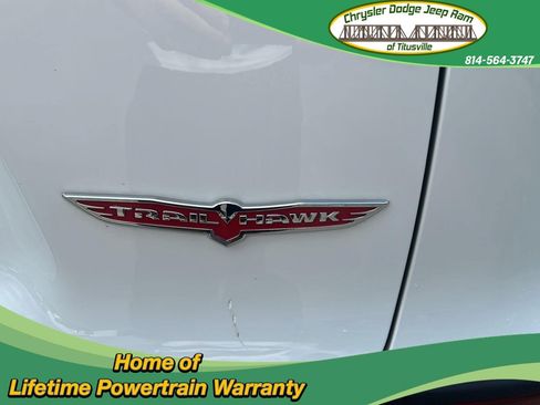 Used 2022 Jeep Cherokee Trailhawk AWD/4WD image 11