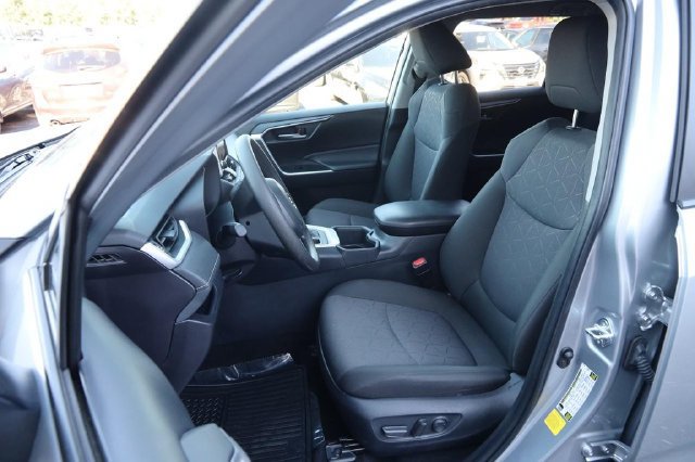 Used 2025 Toyota RAV4 XLE AWD/4WD image 8