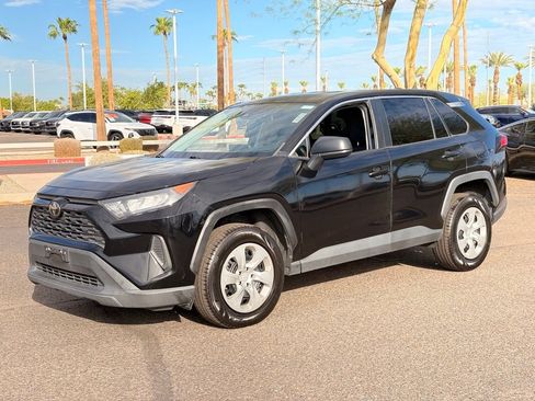 Used 2022 Toyota RAV4 LE FWD image 2
