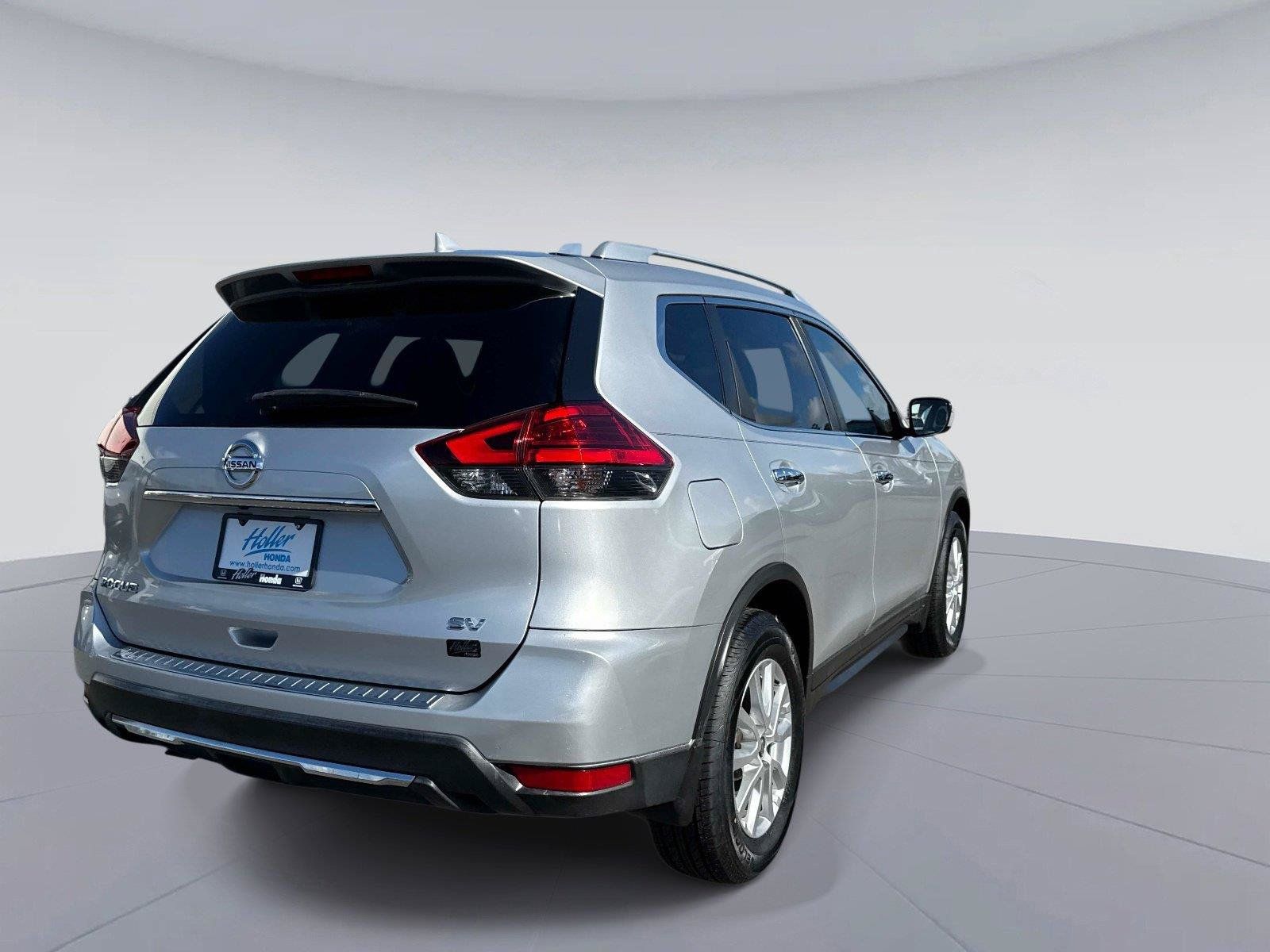 Used 2017 Nissan Rogue SV FWD image 4