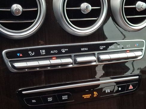 Used 2021 Mercedes-Benz GLC 300 4MATIC image 16