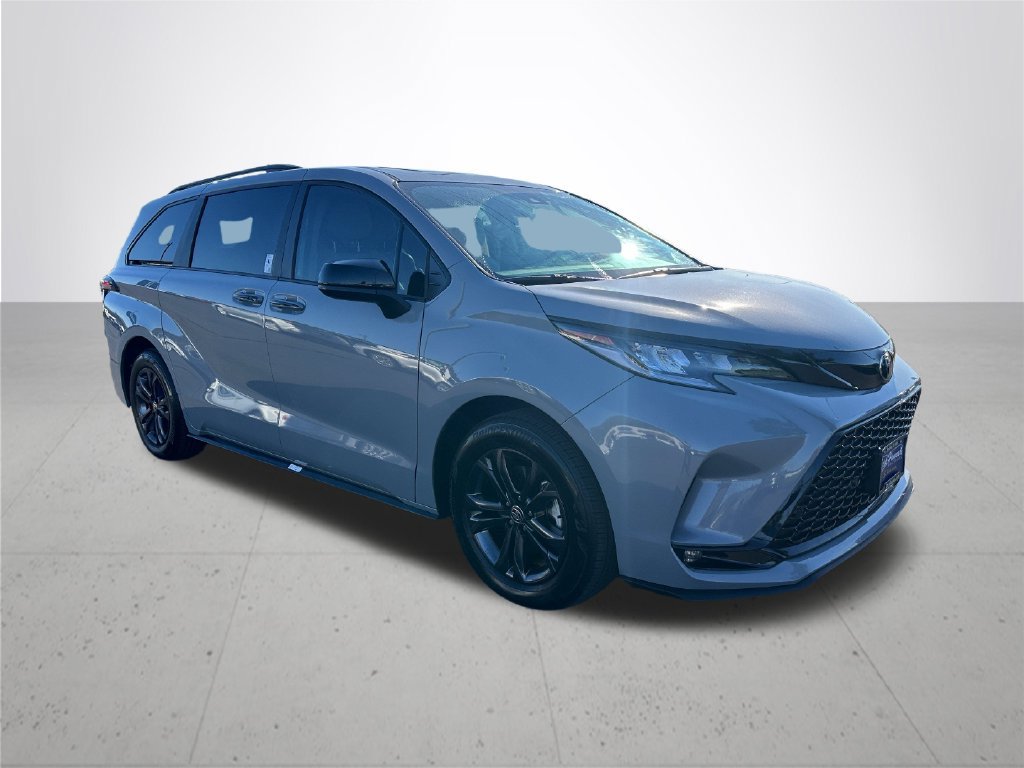 Used 2026 Toyota Sienna XSE AWD/4WD image 5