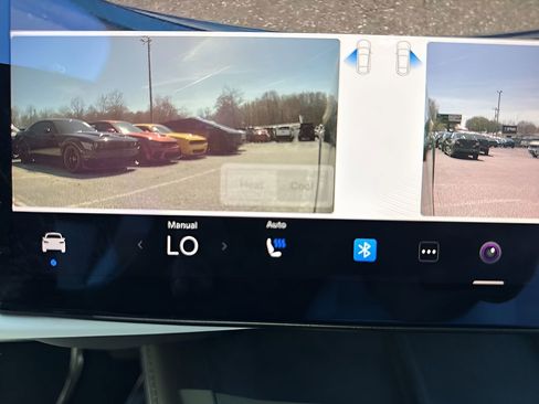 Used 2022 Tesla Model X image 23