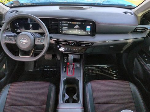 Used 2025 Nissan Kicks SR FWD image 14