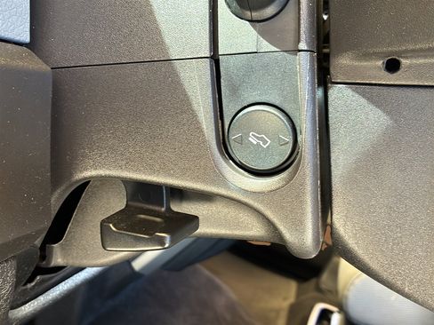 Used 2014 Ford F150 XLT w/ XLT Chrome Package image 27