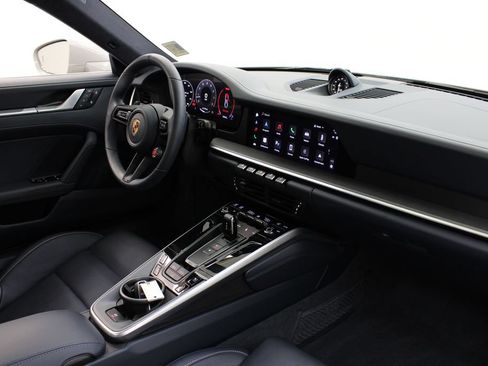 Certified 2025 Porsche 911 Carrera RWD image 29