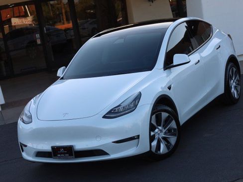 Used 2021 Tesla Model Y Long Range AWD/4WD image 1