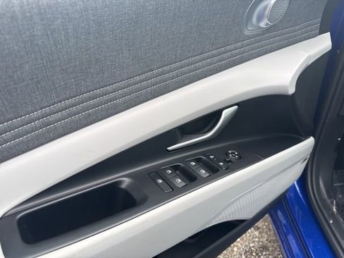 New 2026 Hyundai Elantra Limited FWD image 17
