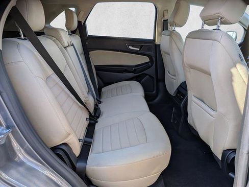 Used 2021 Ford Edge SE image 22