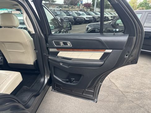Used 2016 Ford Explorer Platinum AWD/4WD image 24