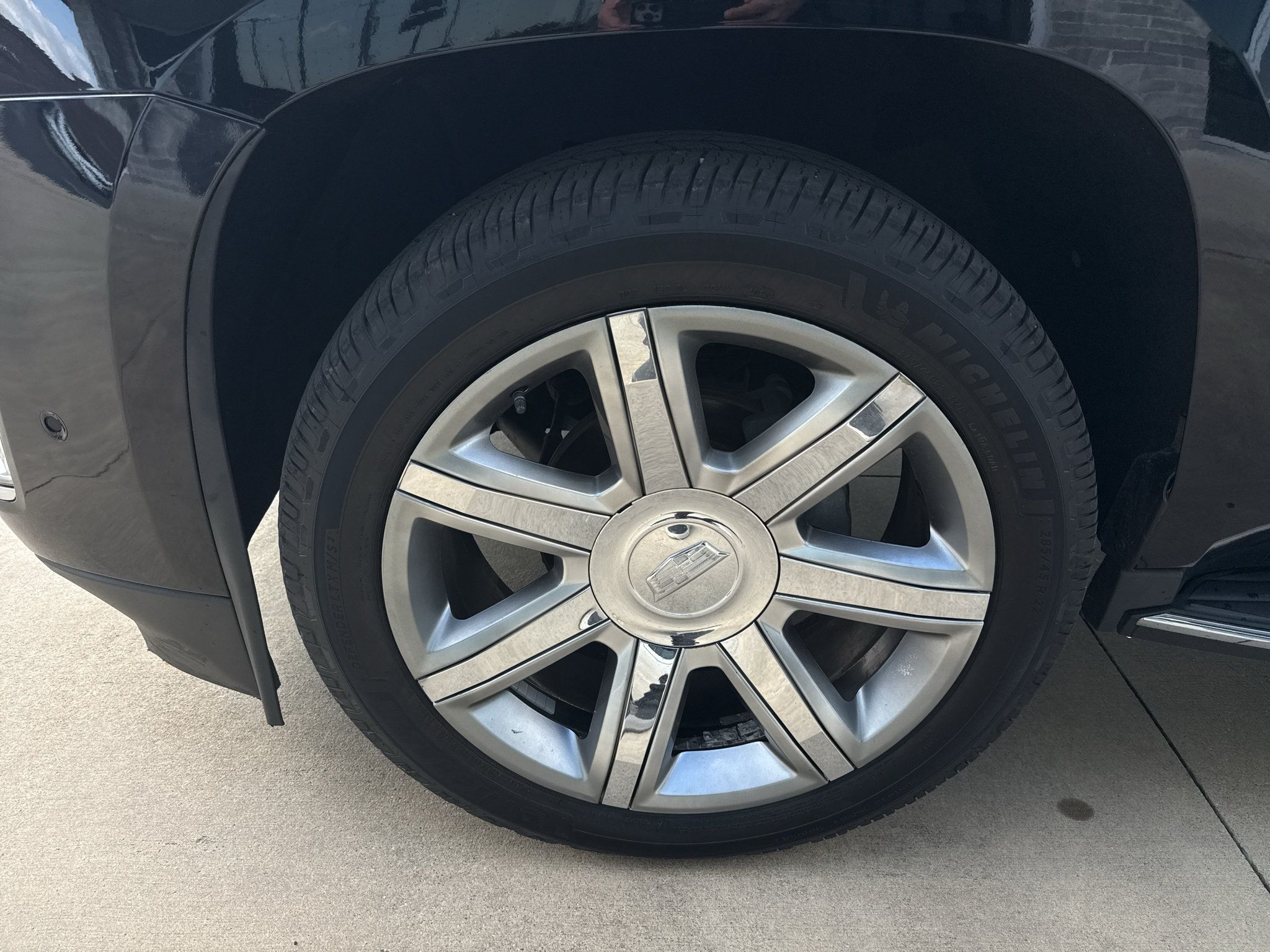 Used 2018 Cadillac Escalade Luxury AWD/4WD image 13