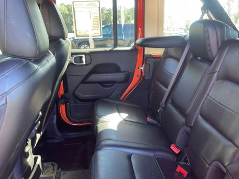 Used 2023 Jeep Wrangler Unlimited Sahara AWD/4WD image 32