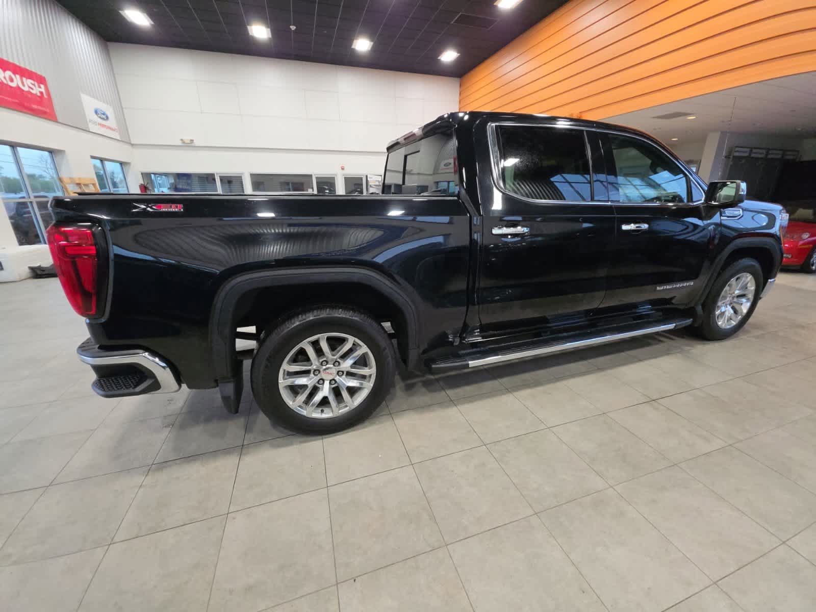 Used 2019 GMC Sierra 1500 SLT w/ SLT Premium Plus Package AWD/4WD image 6