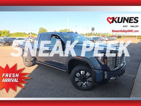 Used 2025 GMC Sierra 3500 Denali w/ Denali Reserve Package AWD/4WD image 1