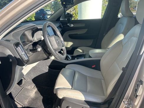 Used 2024 Volvo XC40 B5 Ultimate w/ Protection Package Premier image 11