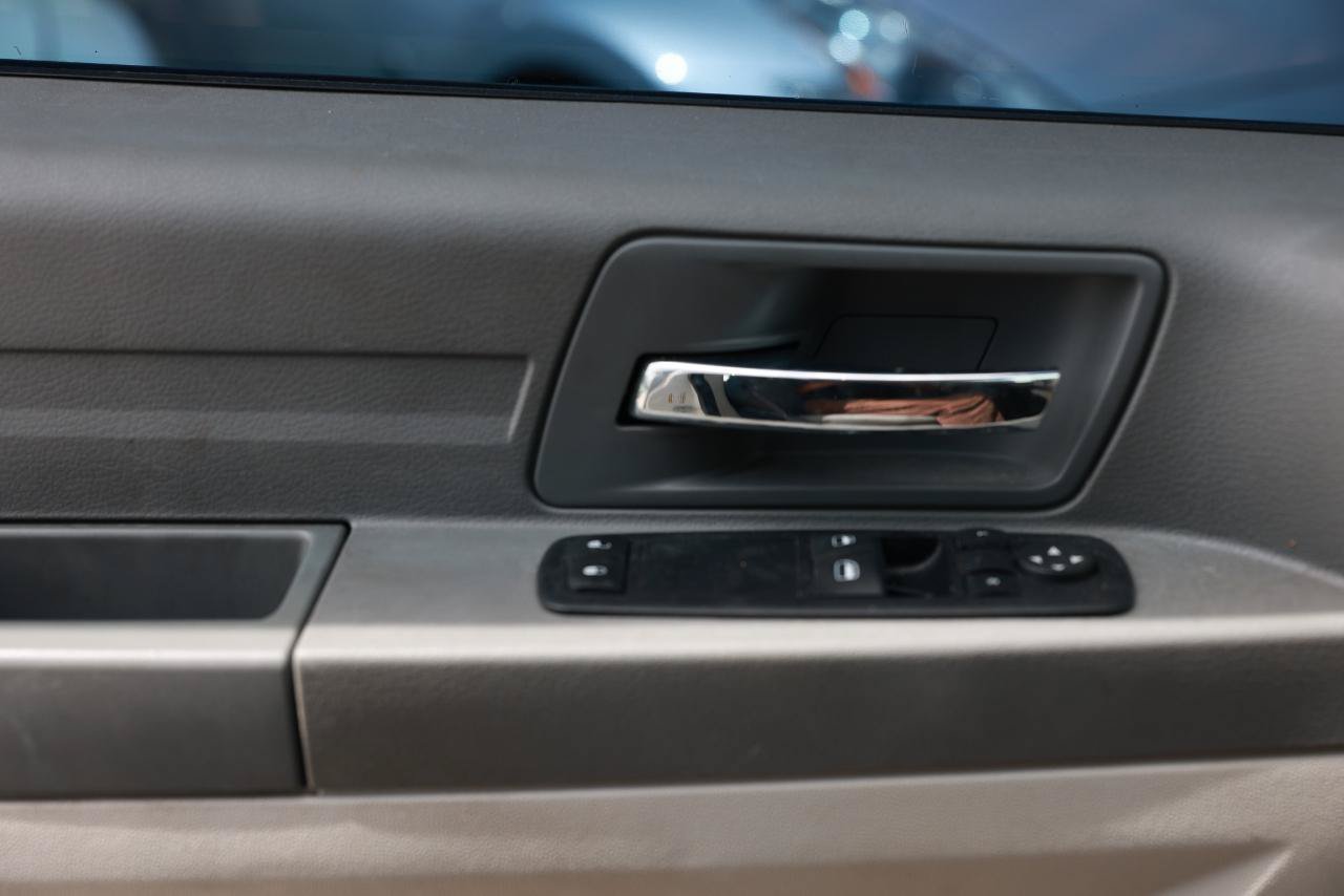Used 2008 Dodge Grand Caravan SE FWD image 41