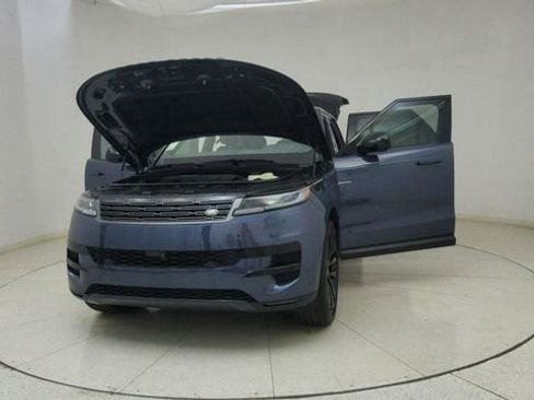 Used 2025 Land Rover Range Rover Sport SE image 76
